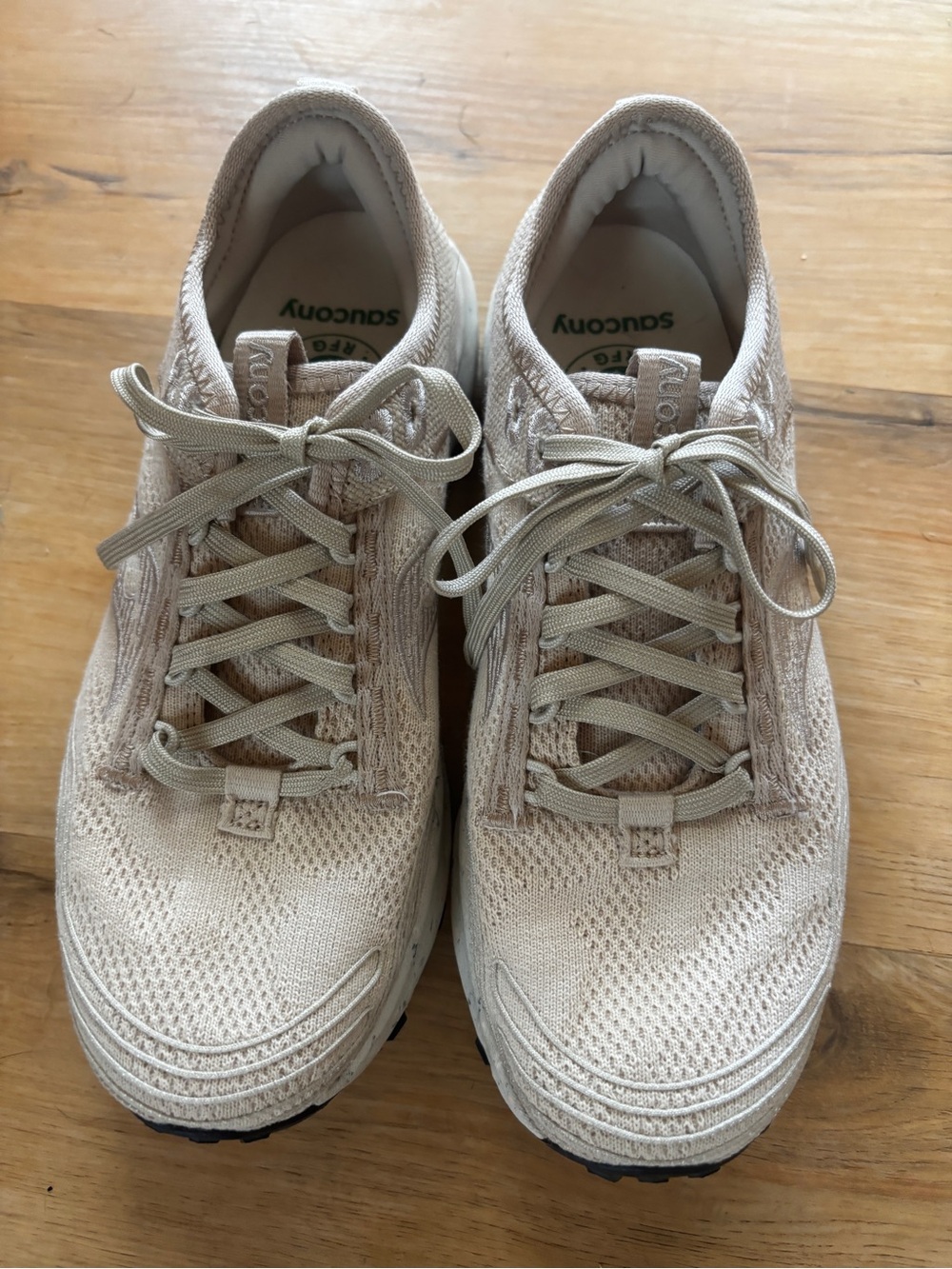 Saucony Light Tan Knit Running Sneakers. Size 9
